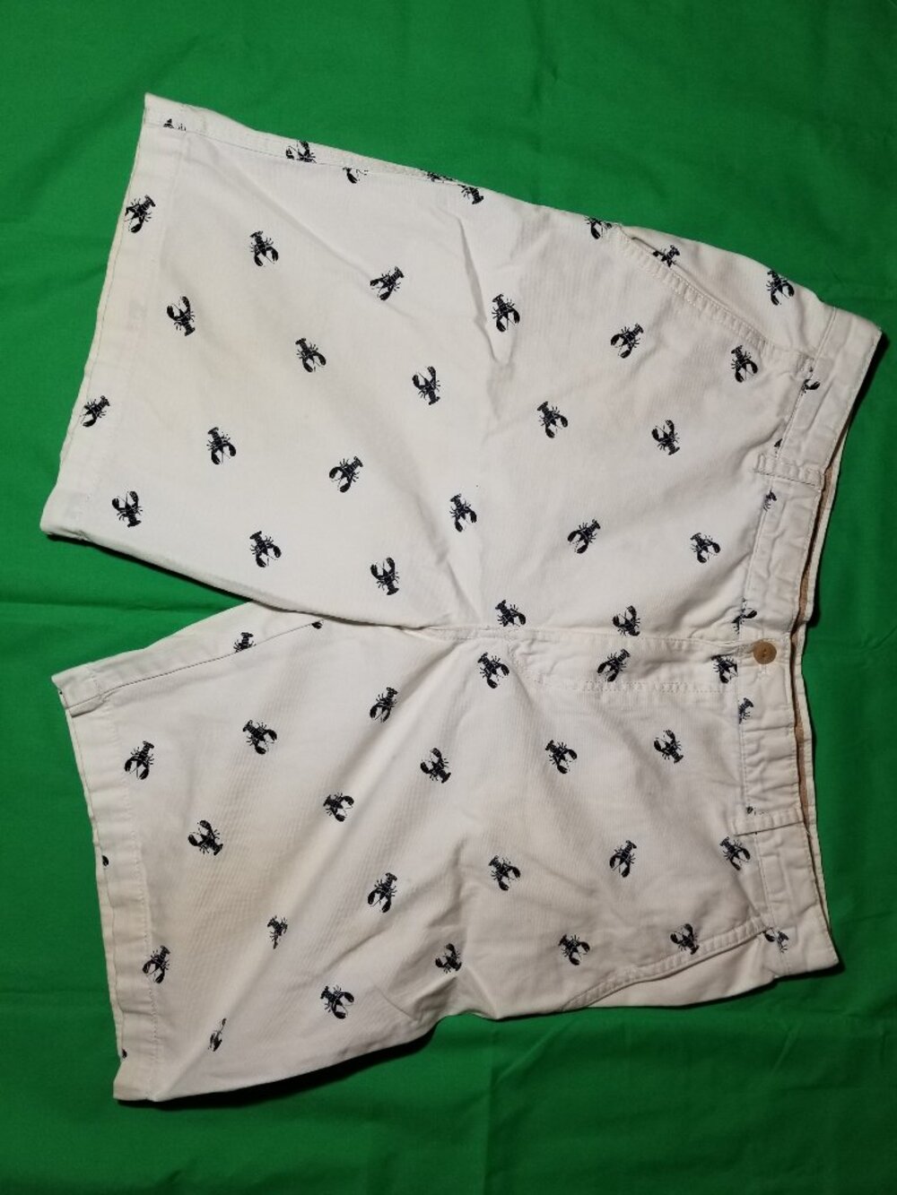 Izod Saltwater Mens Sz 42 White Chino Short Blue Lobsters Coastal Sailing Preppy